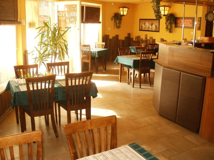 Kényelmes étkezőtér a kaposvári pizzériában